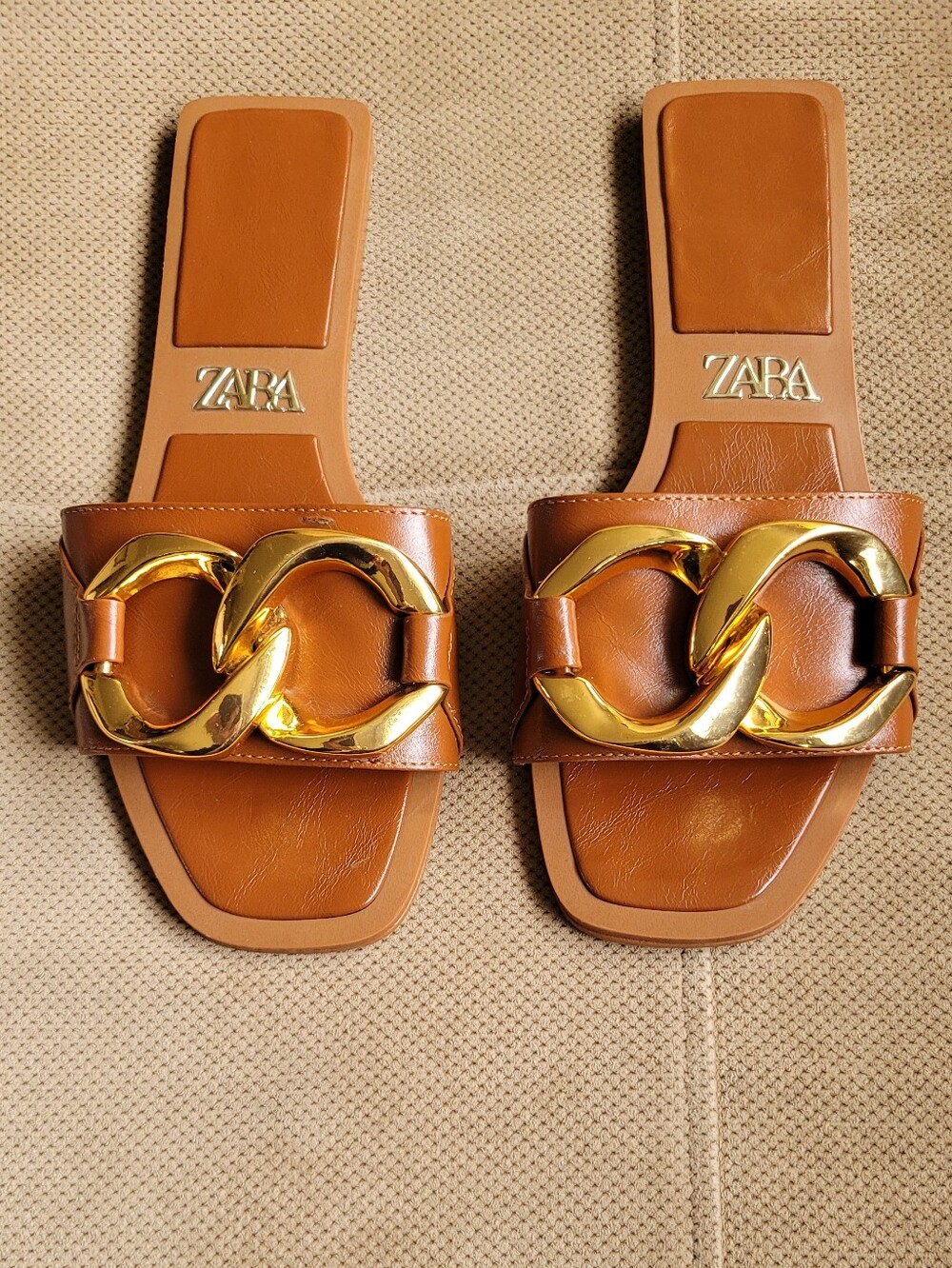 Zara Cognac Flat Sandals With Gold Chain Detail 36